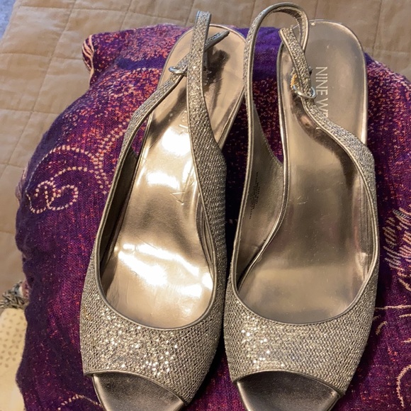 Silver/ gray heels - Picture 5 of 9